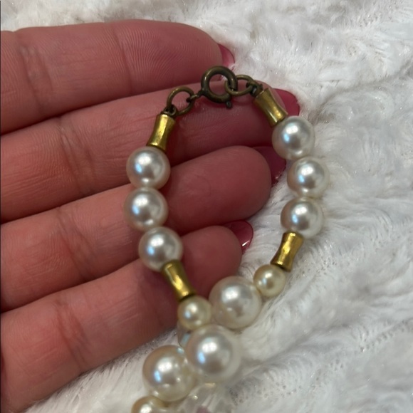 Vintage Gold and White Necklace with Elegant Design - Picture 7 of 10